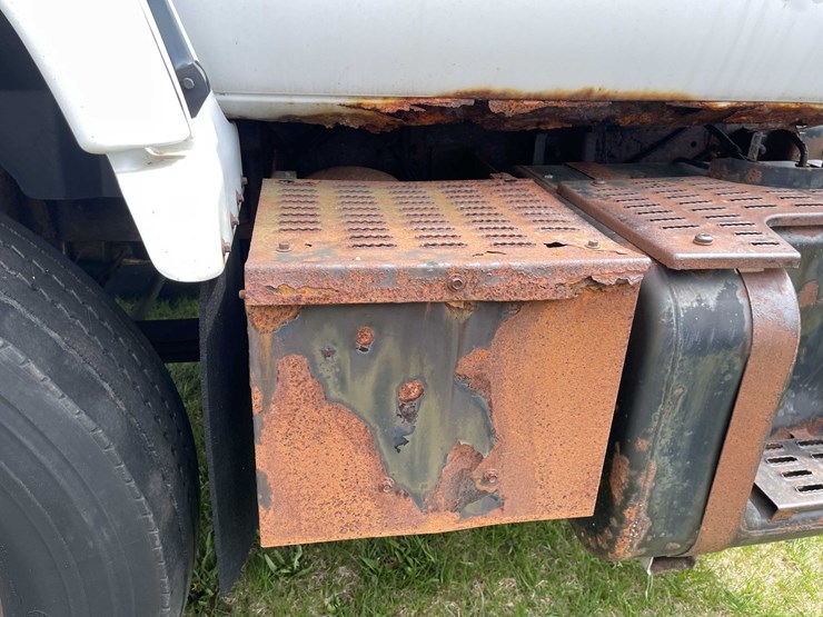 #4157-•-2000-gmc-c7500-(has-wi,-title)-image-136
