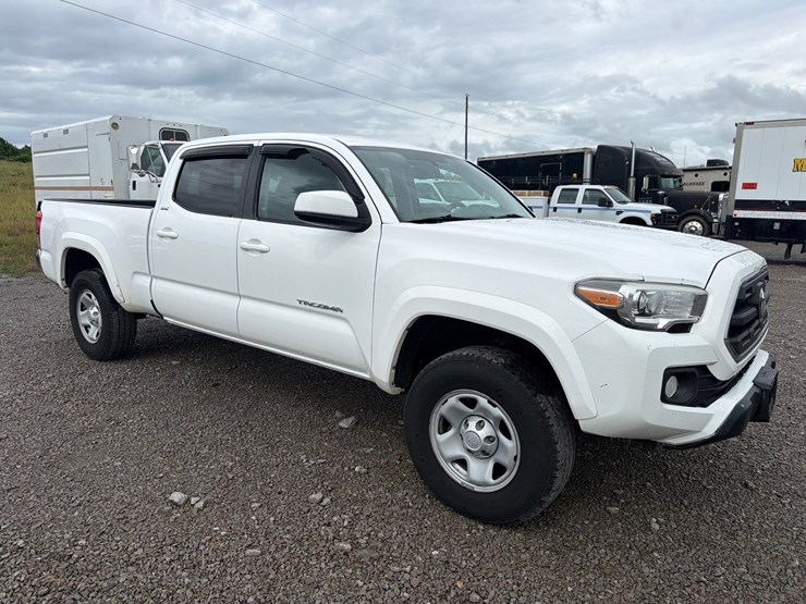 2017-toyota-tacoma-image-3