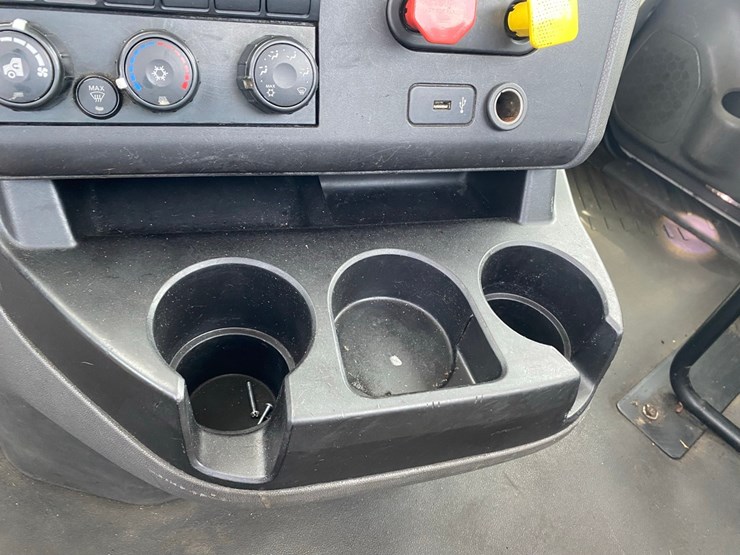 2019-international-lt625-day-cab-semi-tractor-image-63