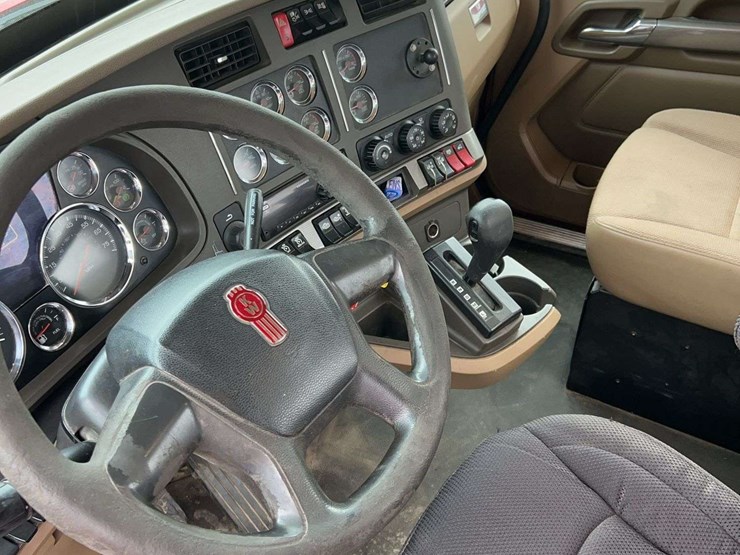 2016-kenworth-t680-image-19