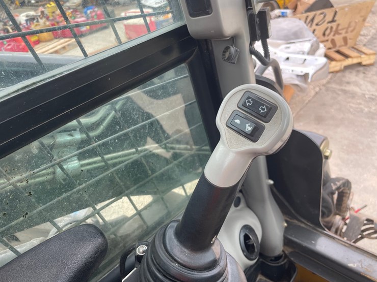 2019-new-holland-c232-image-27