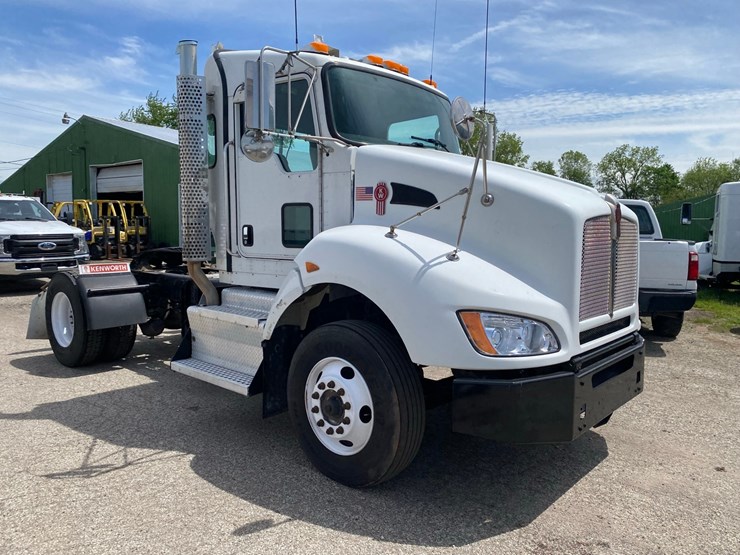 2014-kenworth-t400-single-axle-day-cab-semi-tractor-image-3