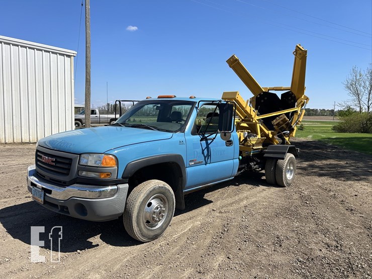 2005-gmc-3500-image-1