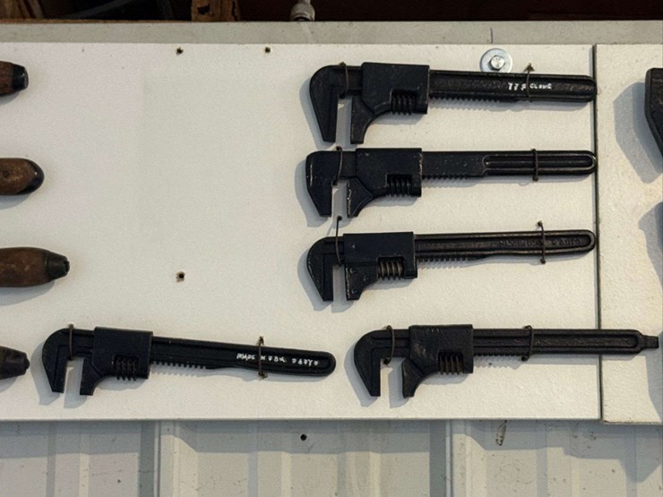 assortment-of-adjustable-wrenches-image-6