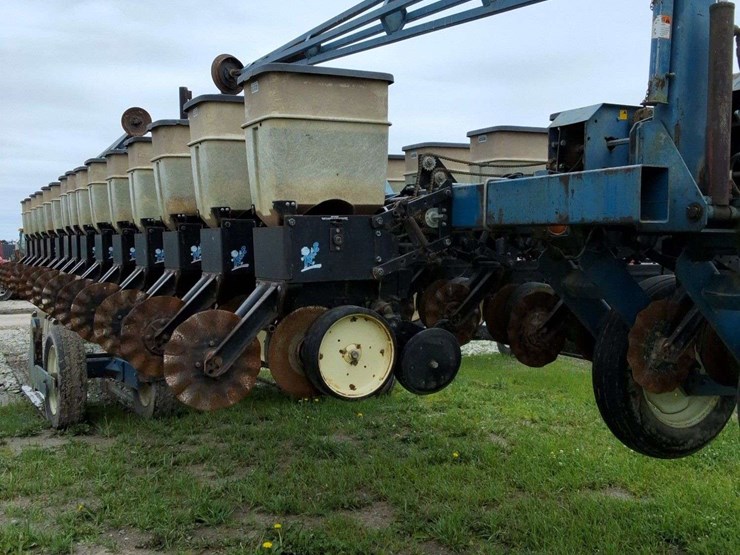 2020-kinze-2600-image-11