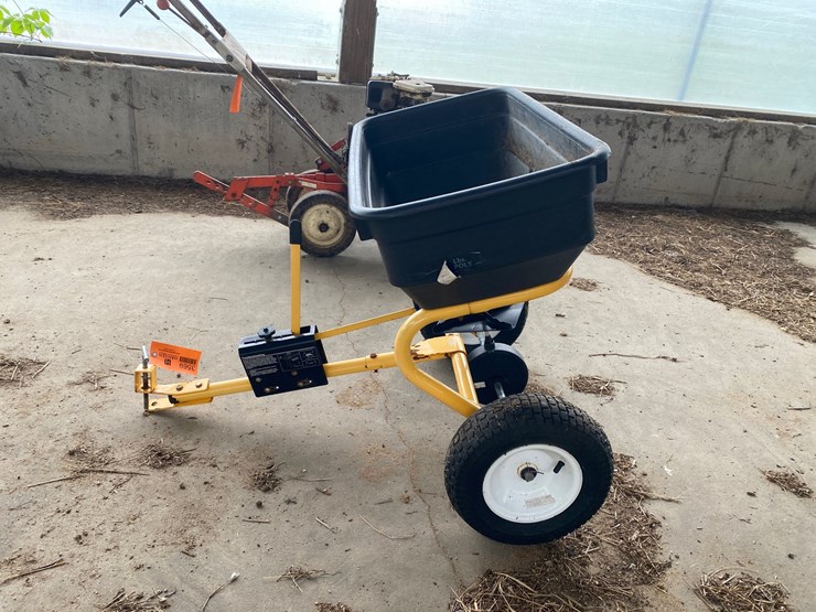 #3569-•-yardworks-pull-behind-seed-spreader-image-2