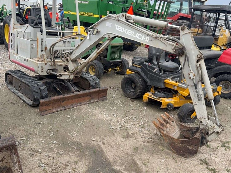 takeuchi-tb015-image-1