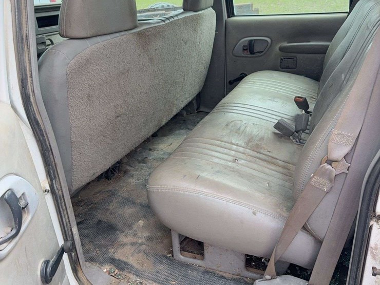 2000-chevrolet-3500-image-8