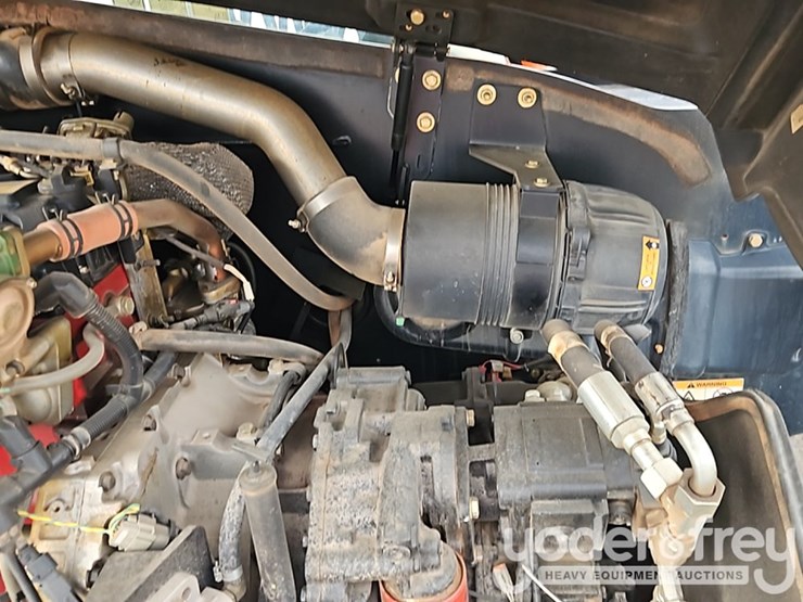 2016-jlg-642-image-23