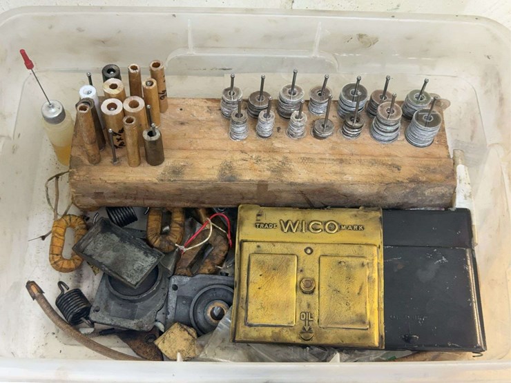fairbanks-morse-type-rv11-magneto-and-related-parts-image-8