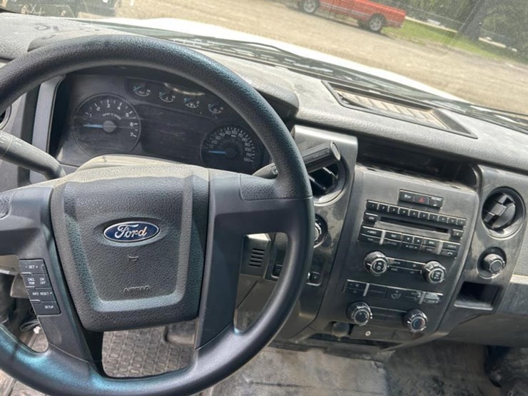 2014-ford-f150-xl-image-14