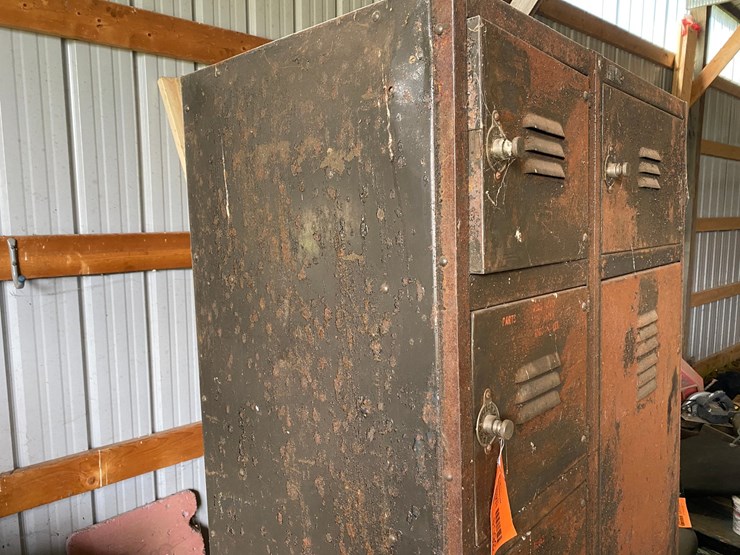 #3604-•-metal-storage-locker-image-2