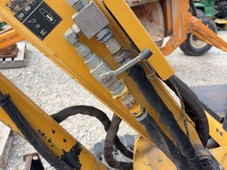 caterpillar-302.5-image-14