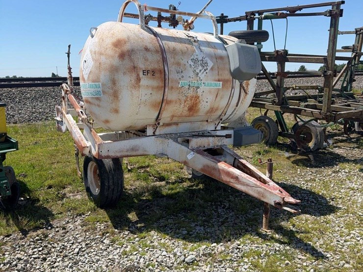 6-row-pull-type-anhydrous-applicator-image-1