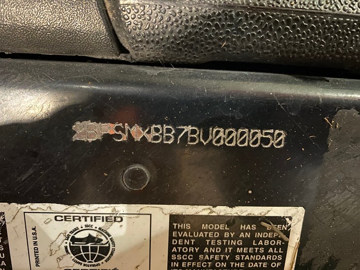 #3551-•-2011-ski-doo-mxz800-xrs-800r-snowmobile-(no-registration-card)-image-17