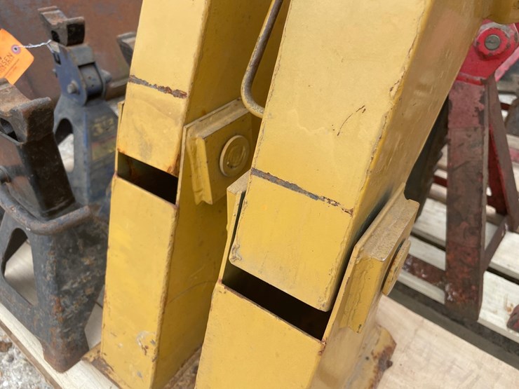 #6040-•-pair-of-dump-truck-hoist-jacks-image-3