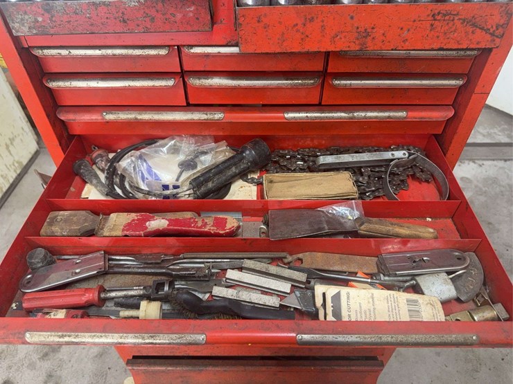 snap-on-tool-cabinet-with-assorted-tools-image-12