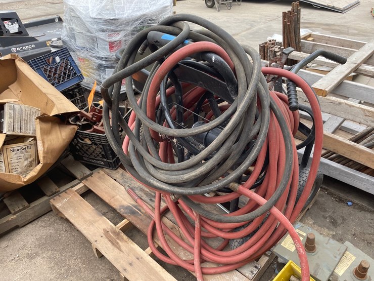 #6031-•-hoses,-hose-rail,-and-salt-dogg-spreader-image-1