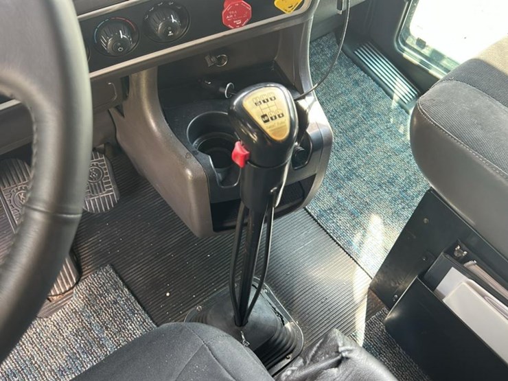 2006-kenworth-t800-image-27