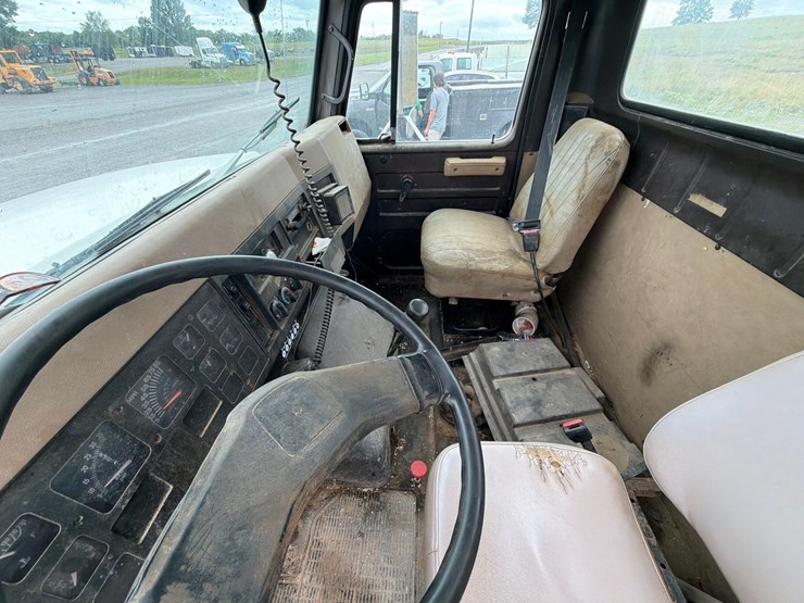 1990-international-4900-image-15