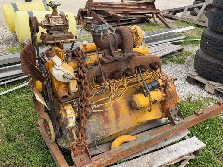 john-deere-engine-out-of-small-loader-image-3