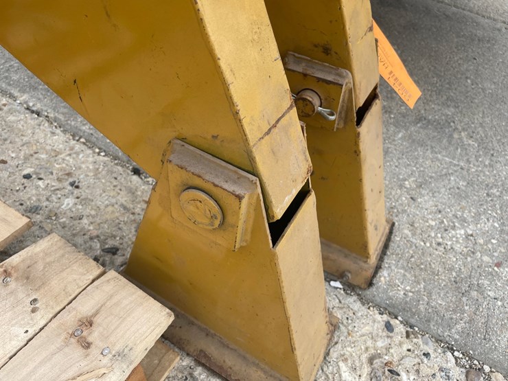 #6041-•-pair-of-dump-truck-hoist-jacks-image-3