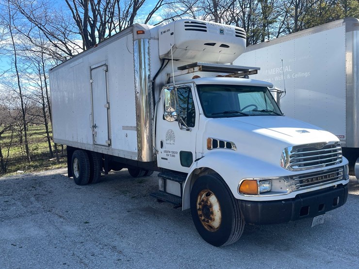 #4198-•-2005-sterling-box-truck-image-3