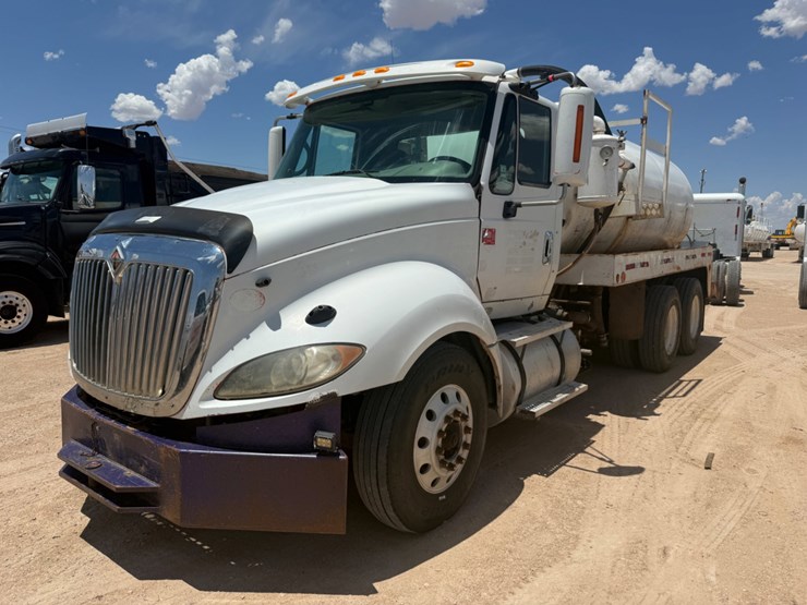 2010-international-prostar-image-1