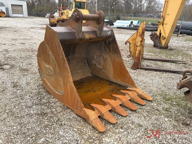 john-deere-330-image-1