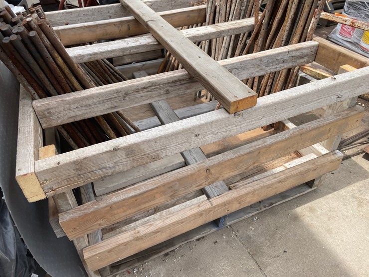 #6032-•-various-size-concrete-stakes-with-pallet-organizers-image-6