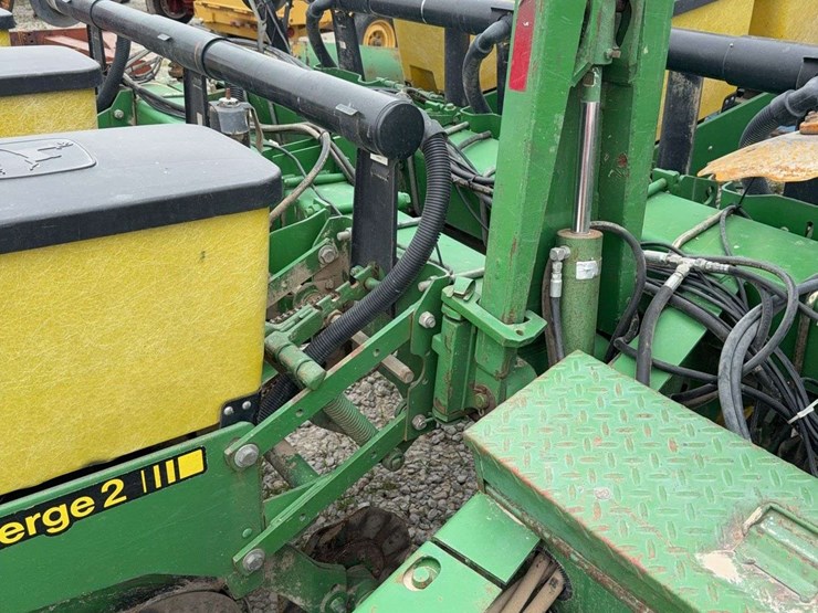 john-deere-7200-image-10