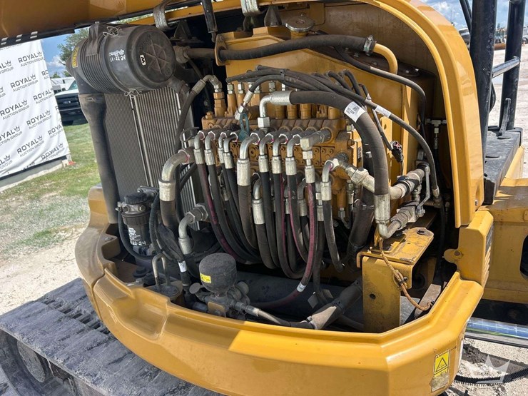 caterpillar-305e-mini-excavator-image-7
