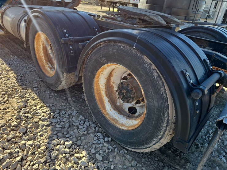 2014-freightliner-cascadia-125-image-12
