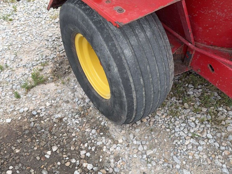 new-holland-358-image-9