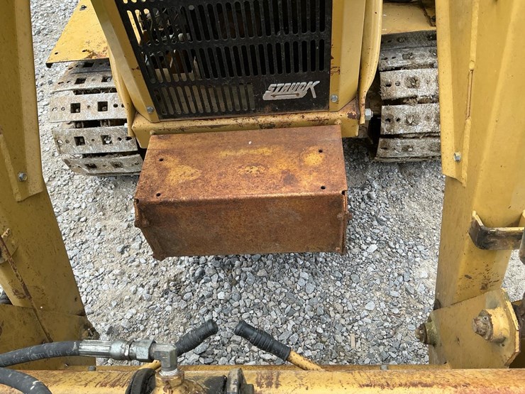 #121-•-2014-magnatrac-mh-7000-crawler-loader-image-47