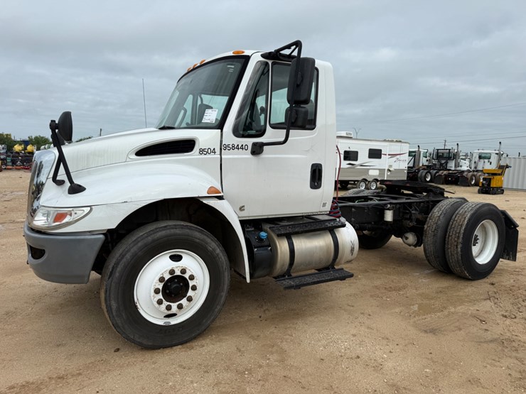 2019-international-durastar-4300-image-1
