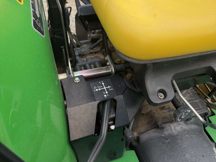 2015-john-deere-4105-image-21