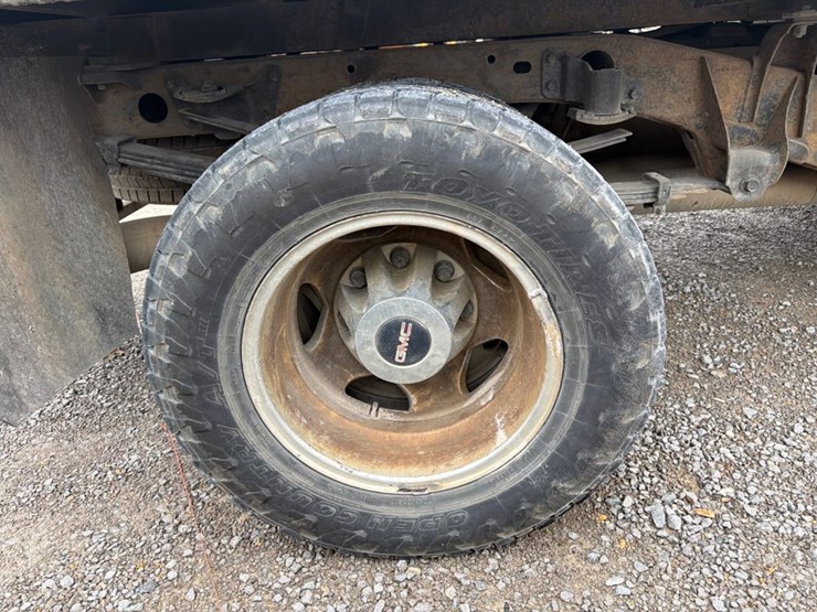 2013-gmc-3500hd-image-14