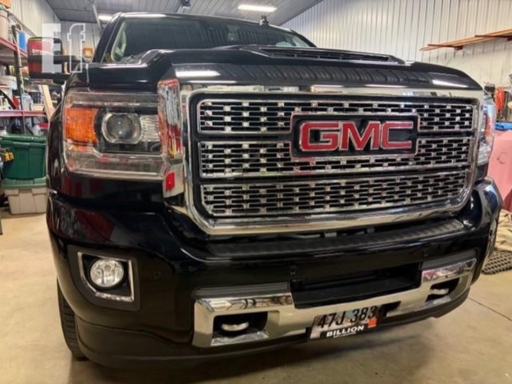 2019-gmc-sierra-2500hd-denali-image-13