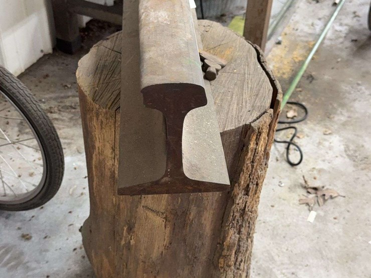 railroad-anvil-with-axe-head-image-2