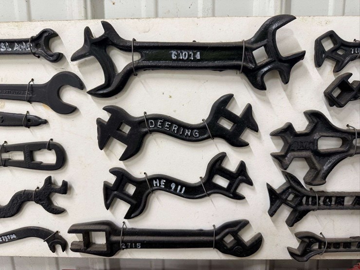 collection-of-cast-iron-wrenches-image-4