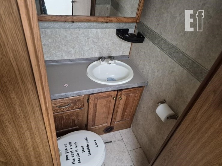 2004-lamar-motor-home-10242-image-23