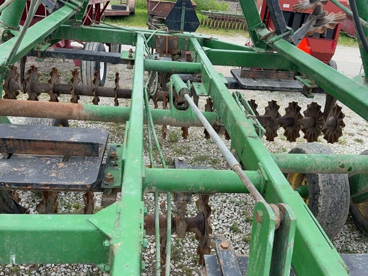 john-deere-331-image-11