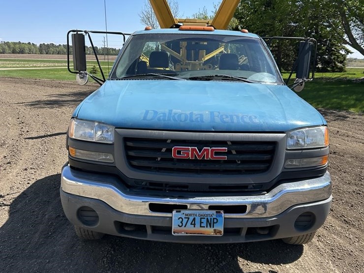 2005-gmc-3500-image-2