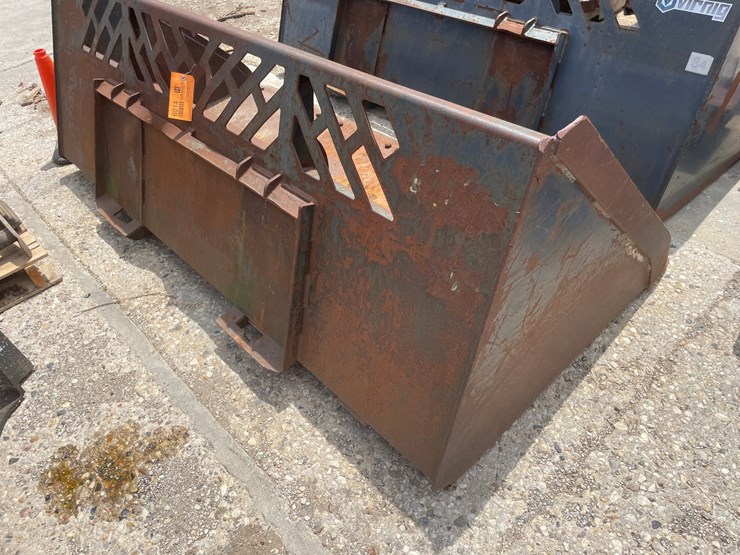 #6014-•-universal-mount-smooth-edge-skidsteer-bucket-image-4