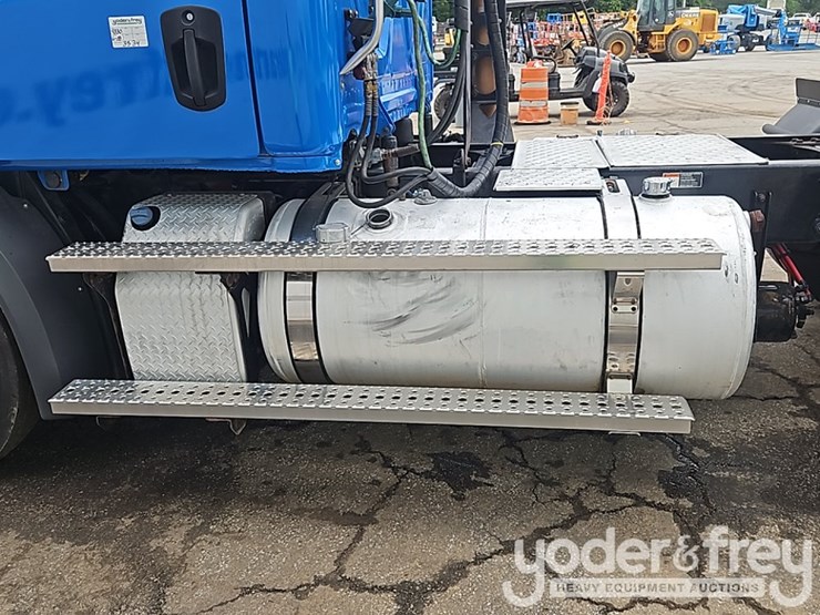 2019-freightliner-cascadia-116-image-23