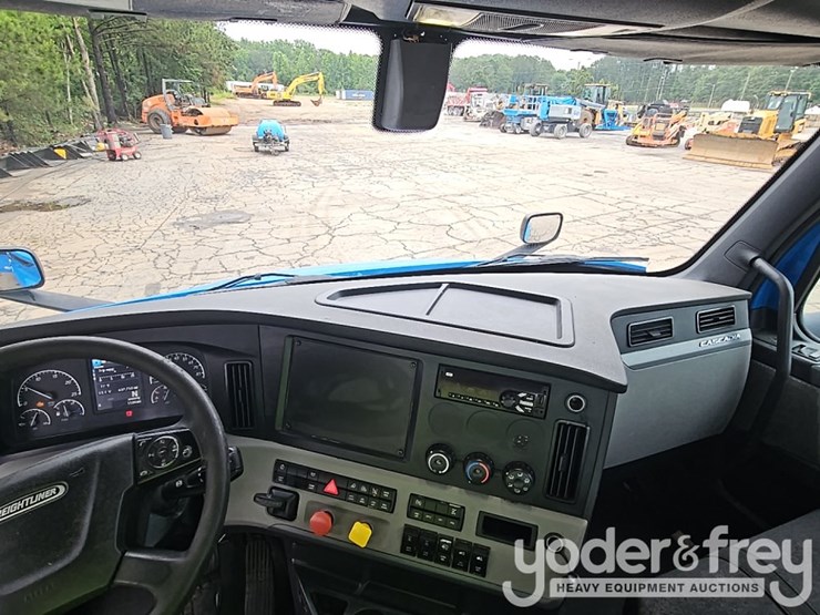 2019-freightliner-cascadia-116-image-31