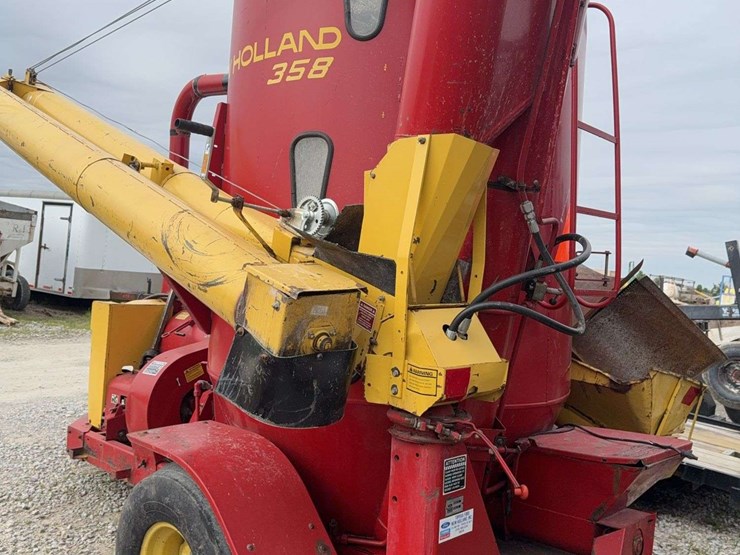 new-holland-358-image-13