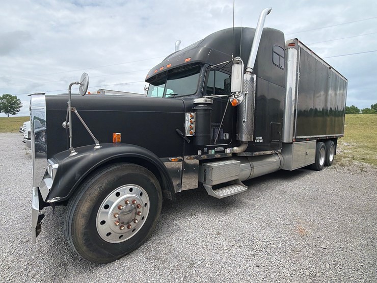 freightliner-fl112-image-1
