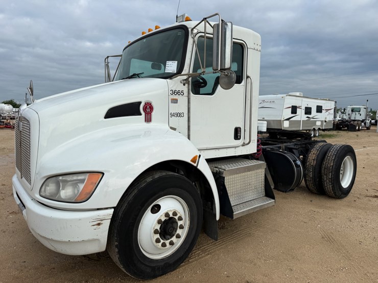 2016-kenworth-t370-image-1